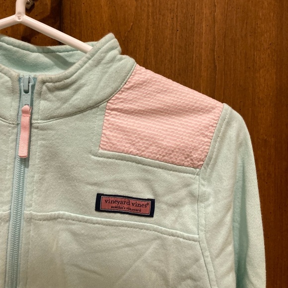 Vineyard Vines Marthas Vineyard Girl’s Seersucker Shoulder Shep Shirt - Picture 7 of 13